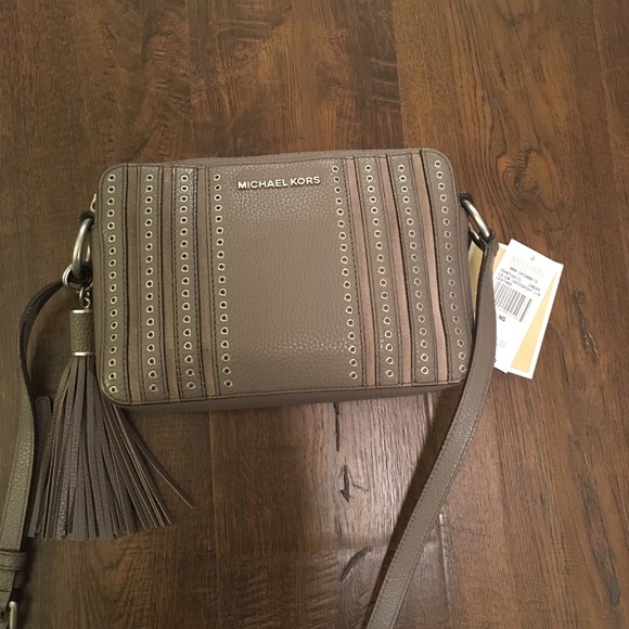 Michael Kors mini grommets Lg EW crossbody - Picture 3 of 9